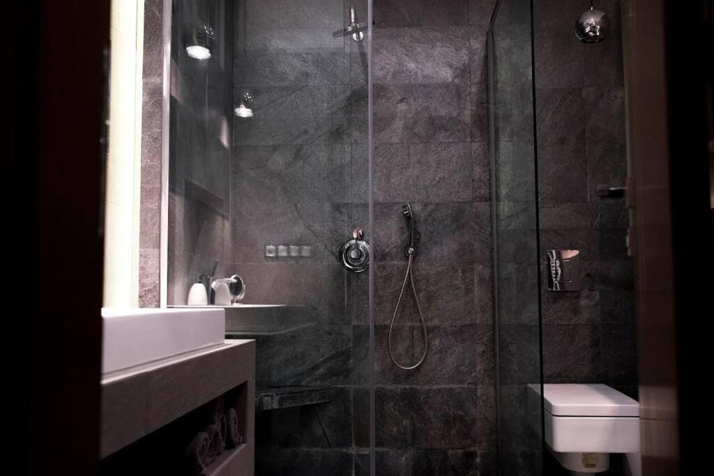 Evergreen - Stylish & Spacious Old Town Apartment With Ac, 1,5 Bath, Family-Friendly *